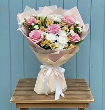 Букет цветов из:  Гвоздики, Орхидеи и Розы в Ногинск-9