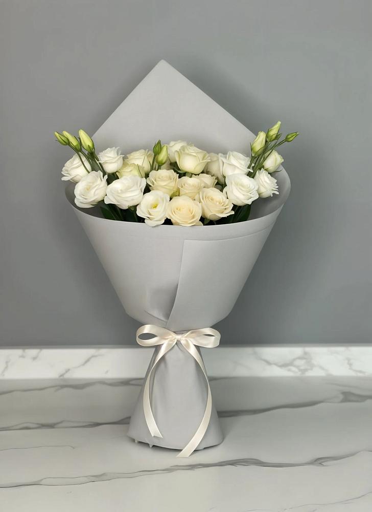 Букет цветов из: Розы и Лизиантусы в Ногинск-9