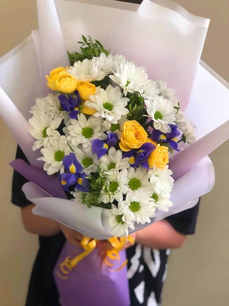 Букет цветов из: Ирисы, Хризантемы и Розы в Ногинск-9