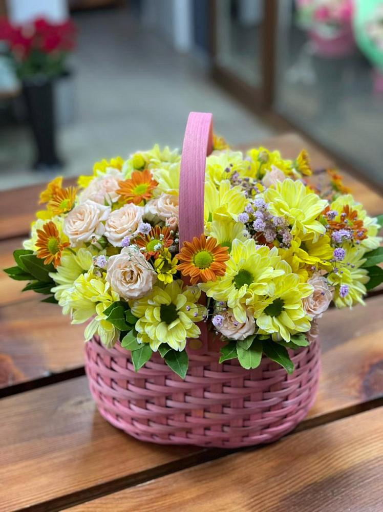 Цветочная композиция из Хризантемы и Розы в корзине в Ногинск-9