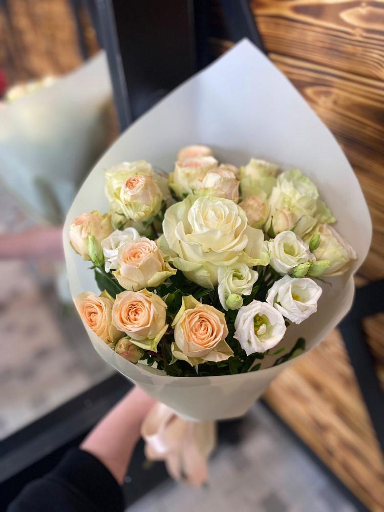 Букет цветов из: Розы и Лизиантусы в Ногинск-9